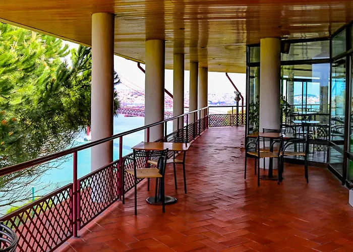 Albergue Hi - De Juventude Almada