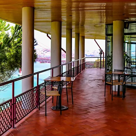 Albergue Hi - De Juventude Almada