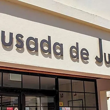 Hi - De Juventude Hostel Almada