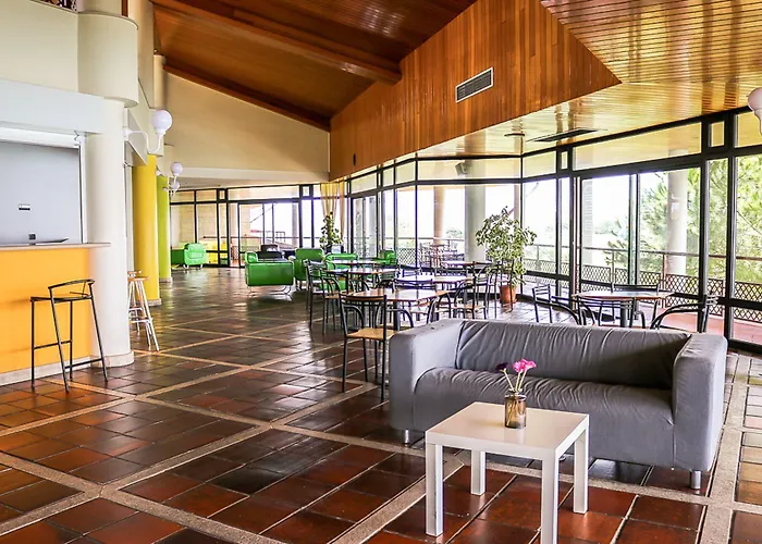 Hi - De Juventude Hostel Almada